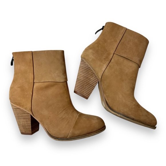 Vince Camuto Shoes - Vince Camuto tan suede chunky heel ankle boots sz 8.5